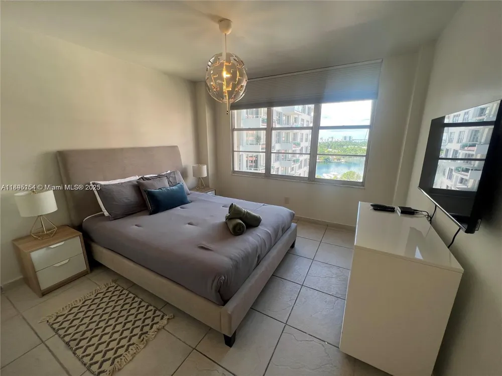 5161 Collins Ave #1211 Miami Beach, FL 33140