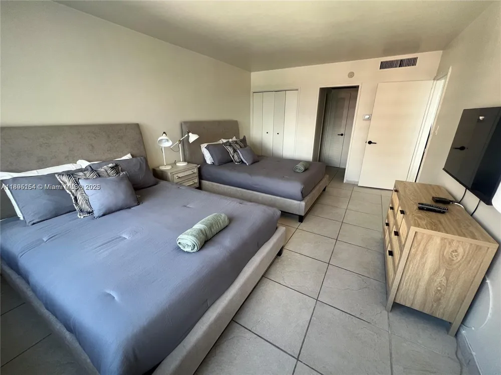 5161 Collins Ave #1211 Miami Beach, FL 33140