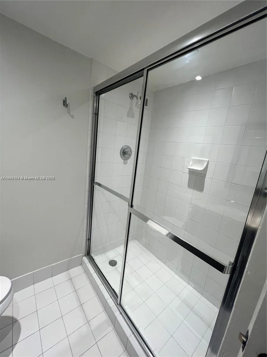5161 Collins Ave #1211 Miami Beach, FL 33140