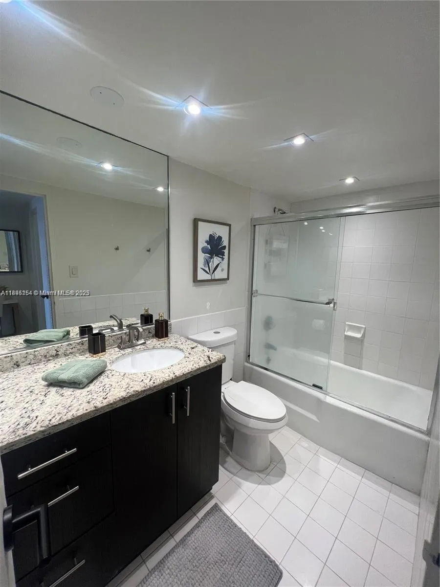 5161 Collins Ave #1211 Miami Beach, FL 33140