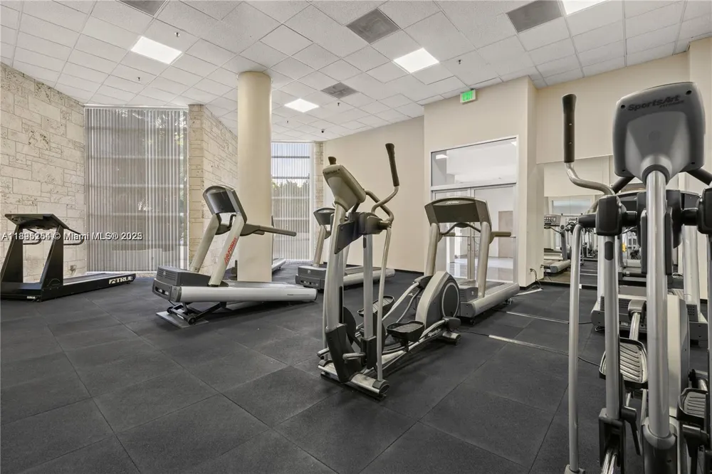 5161 Collins Ave #1211 Miami Beach, FL 33140