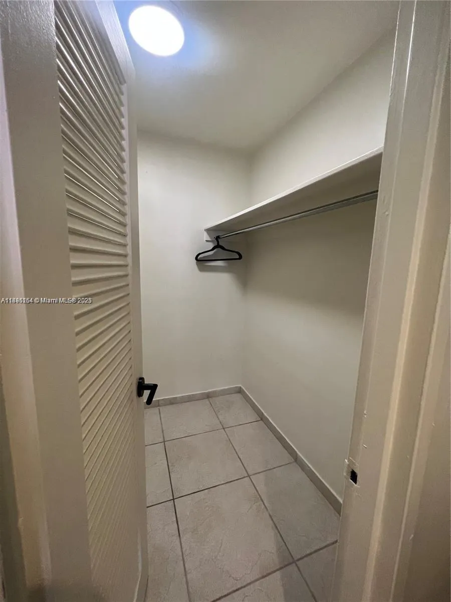 5161 Collins Ave #1211 Miami Beach, FL 33140