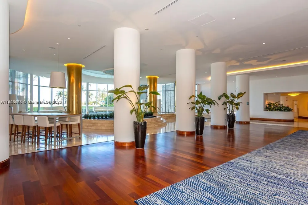 5161 Collins Ave #1211 Miami Beach, FL 33140