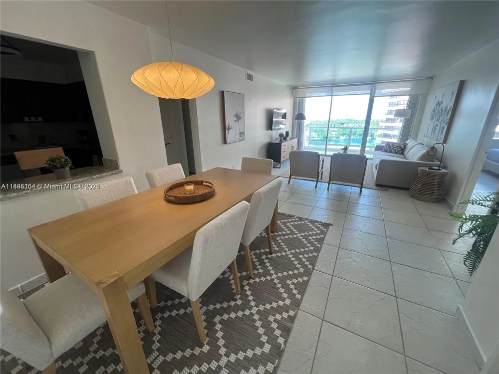 5161 Collins Ave #1211 Miami Beach, FL 33140