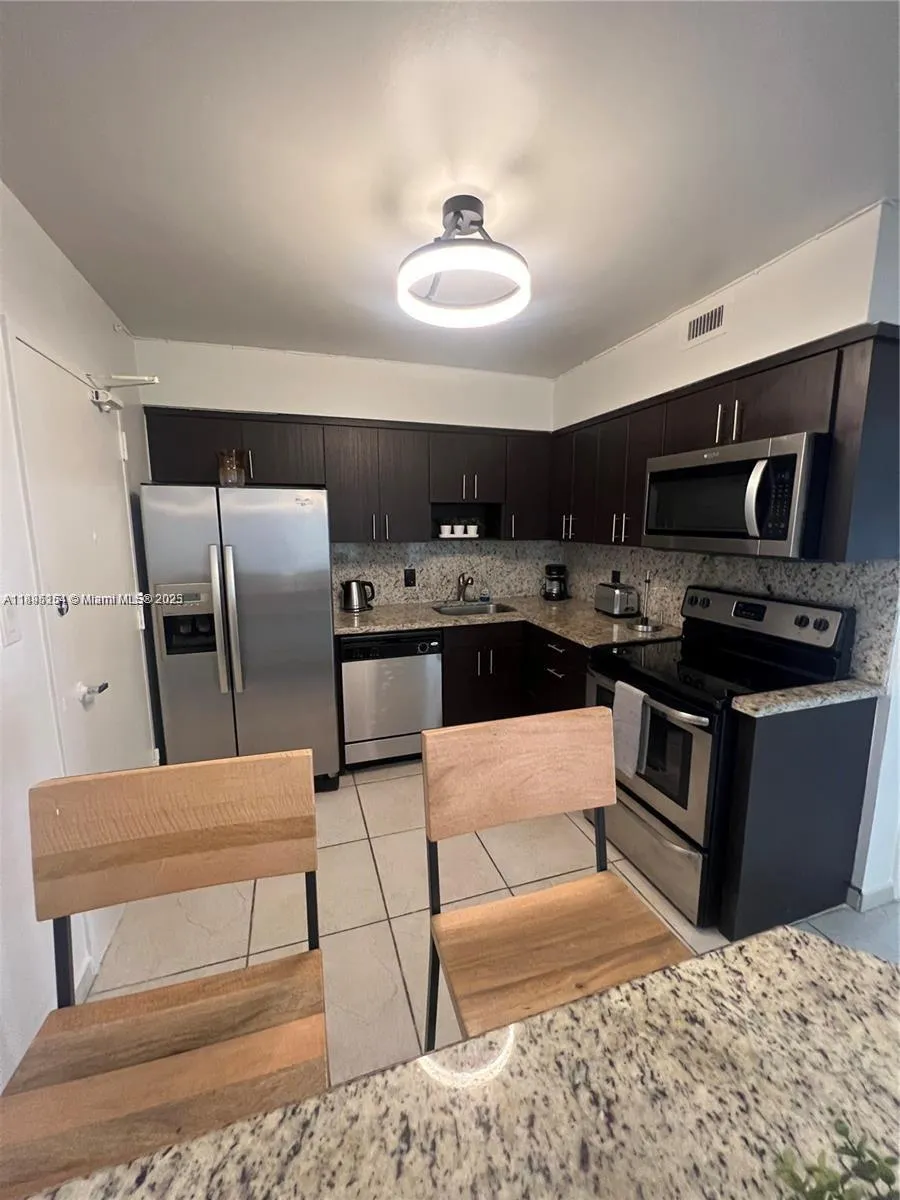 5161 Collins Ave #1211 Miami Beach, FL 33140