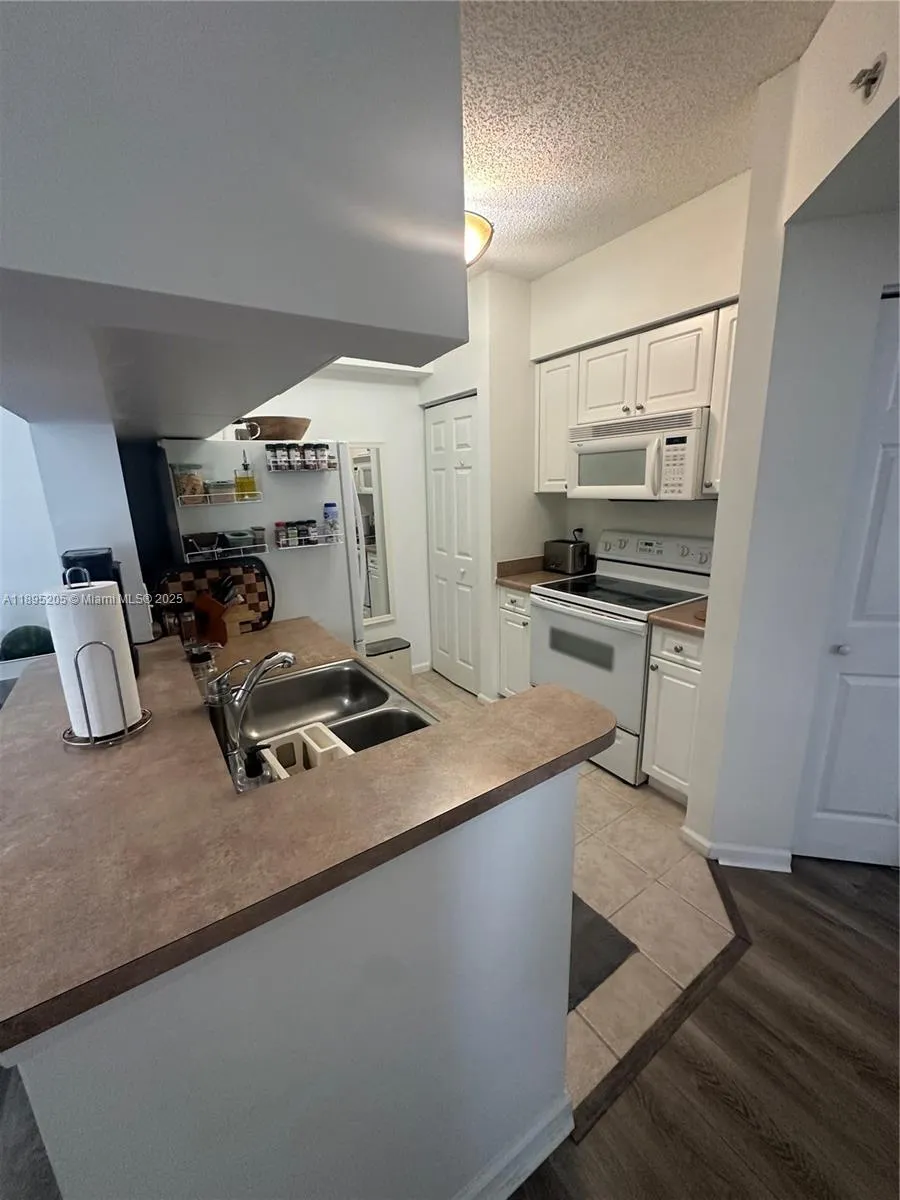 17125 Bay Rd #3402 Sunny Isles Beach, FL 33160