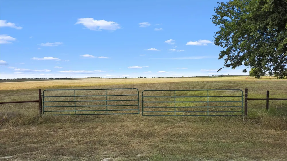 215 Hill County Rd 4319 Milford, TX 76670
