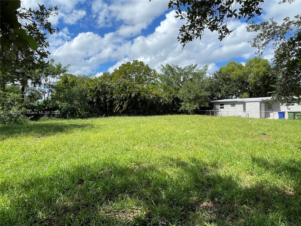 833 NW 12th Ave Fort Lauderdale, FL 33311