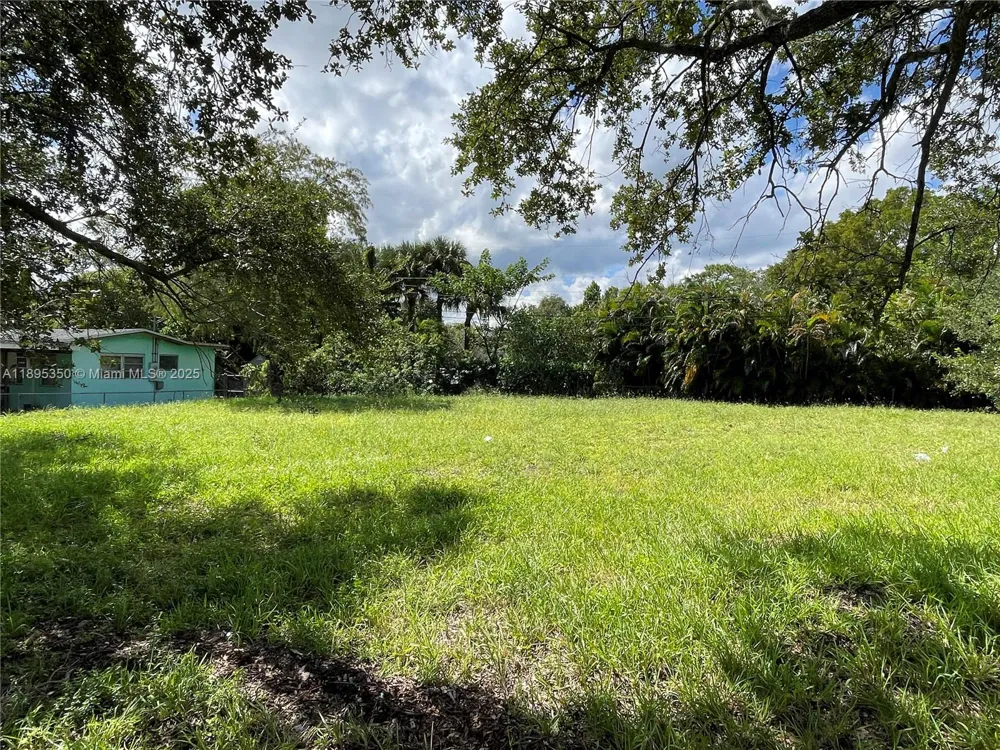 833 NW 12th Ave Fort Lauderdale, FL 33311