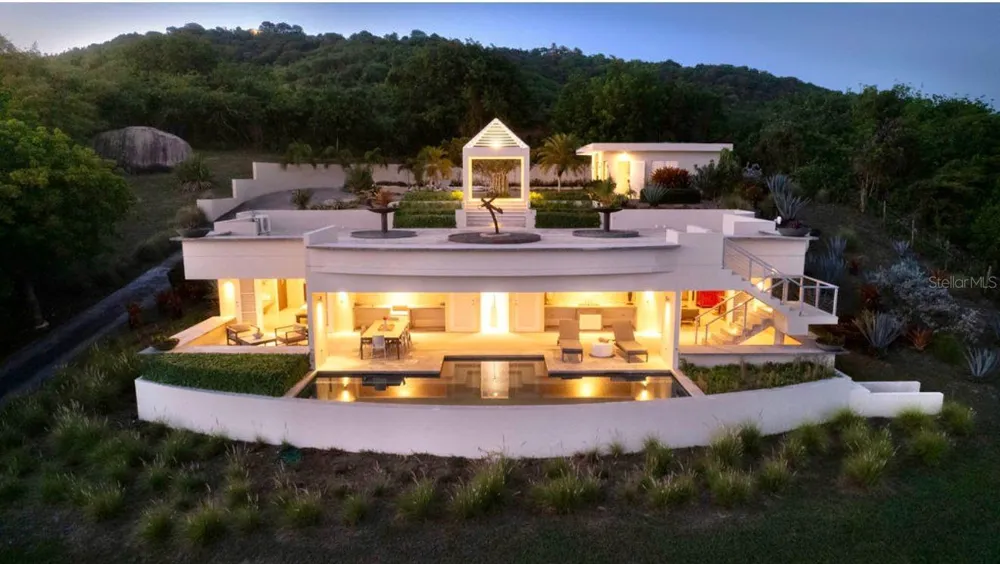 5 PUERTO REAL Vieques, PR 00765