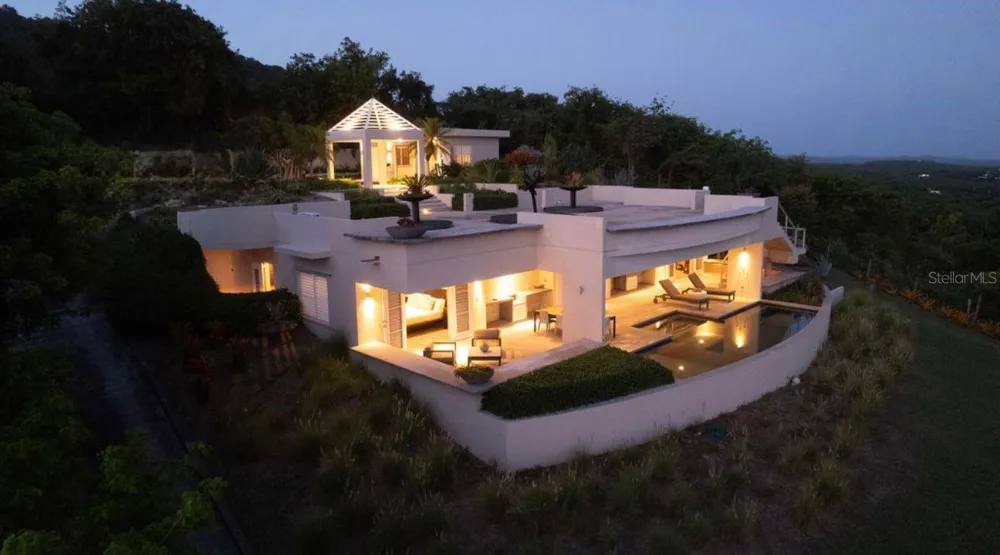 5 PUERTO REAL Vieques, PR 00765