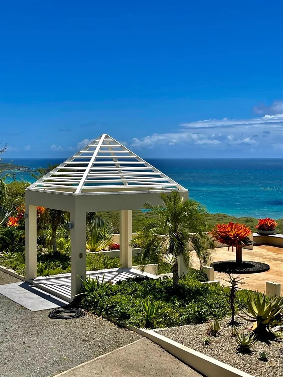 5 PUERTO REAL Vieques, PR 00765