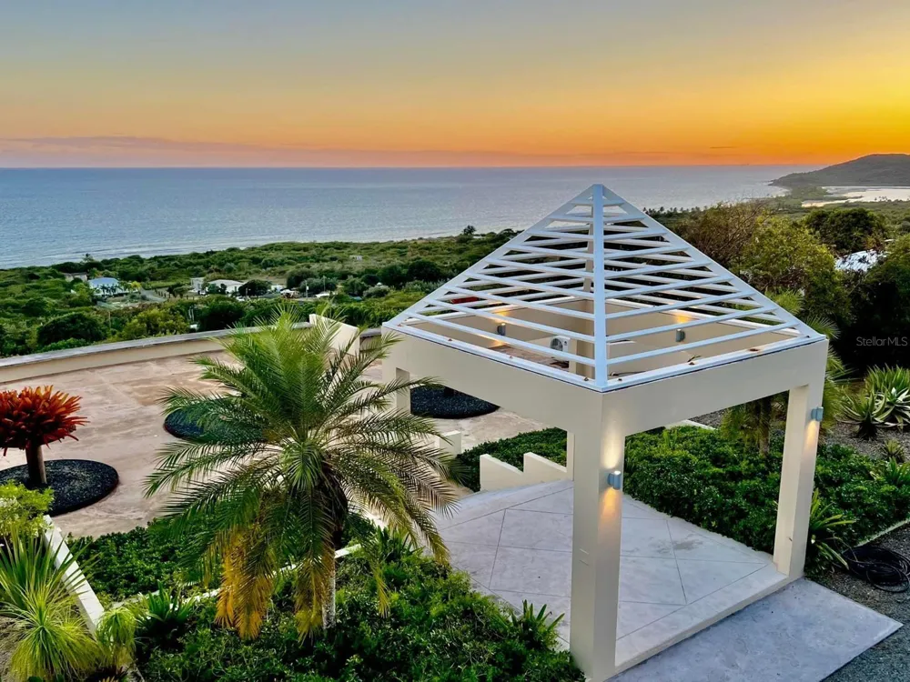 5 PUERTO REAL Vieques, PR 00765