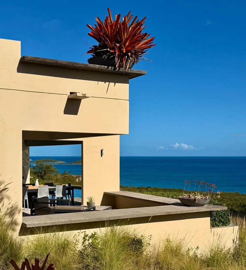 5 PUERTO REAL Vieques, PR 00765