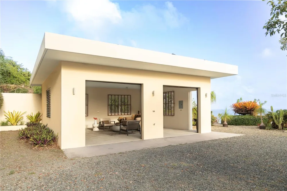 5 PUERTO REAL Vieques, PR 00765