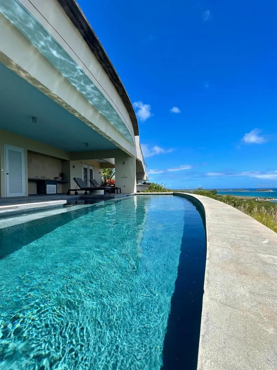 5 PUERTO REAL Vieques, PR 00765