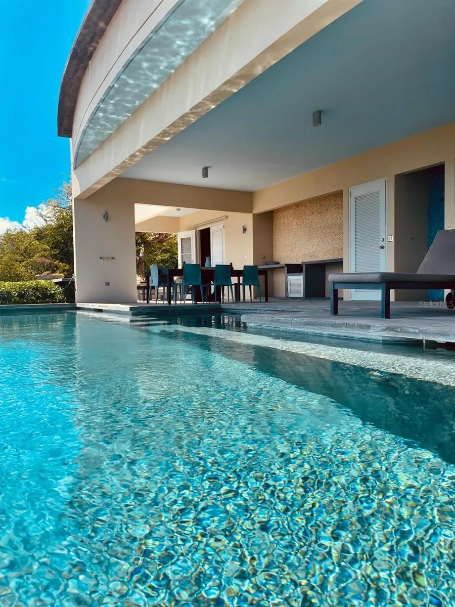 5 PUERTO REAL Vieques, PR 00765