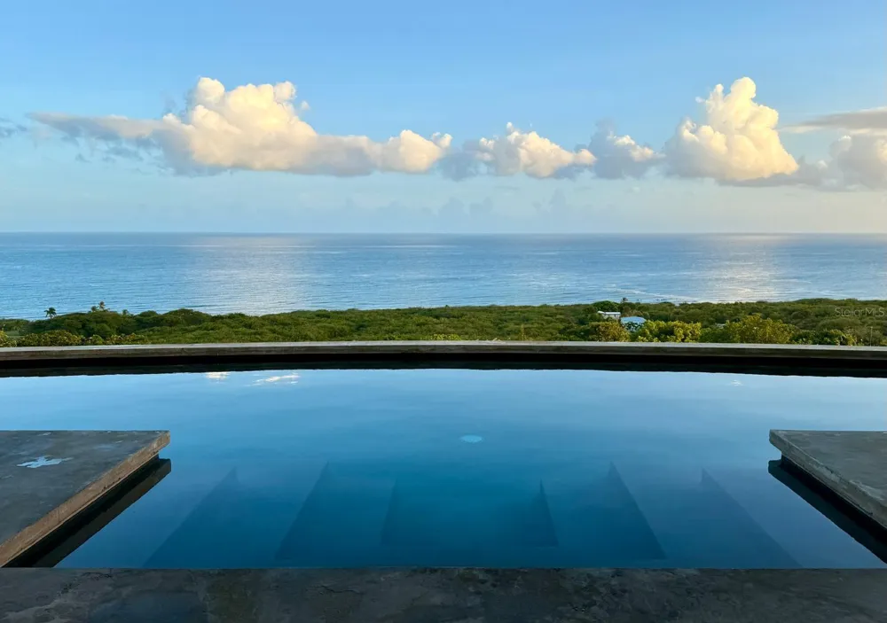 5 PUERTO REAL Vieques, PR 00765