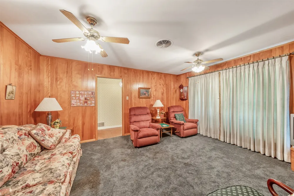 1858 S Dickinson Drive Rusk, TX 75785