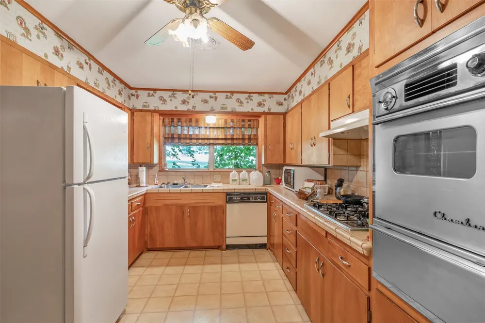1858 S Dickinson Drive Rusk, TX 75785