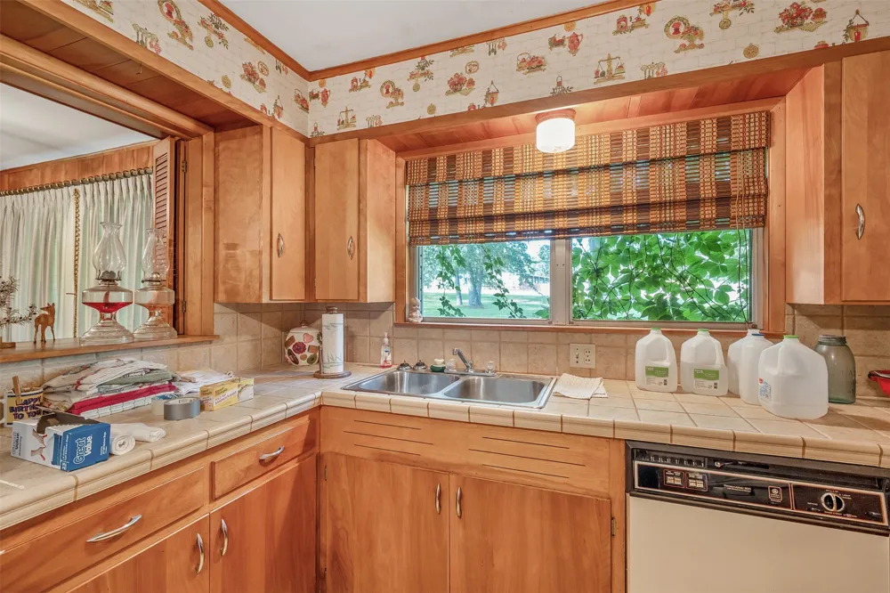 1858 S Dickinson Drive Rusk, TX 75785