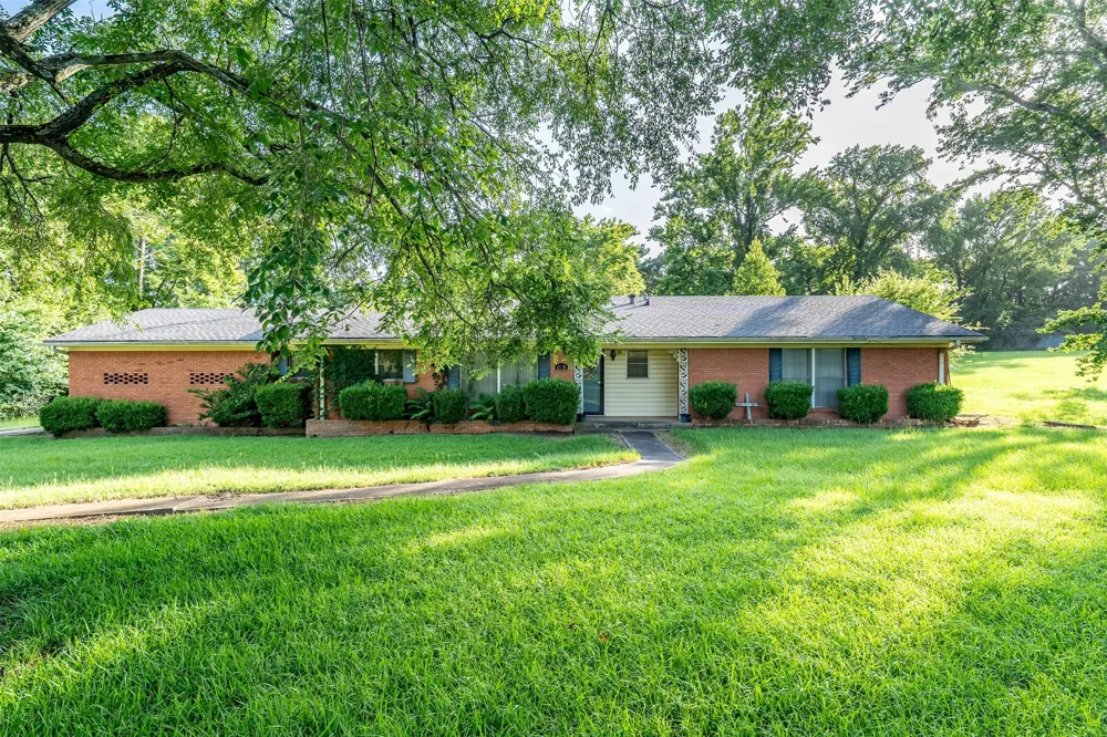 1858 S Dickinson Drive Rusk, TX 75785