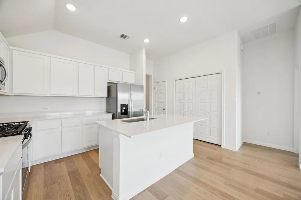 332 Bendecido Loop Elgin, TX 78621