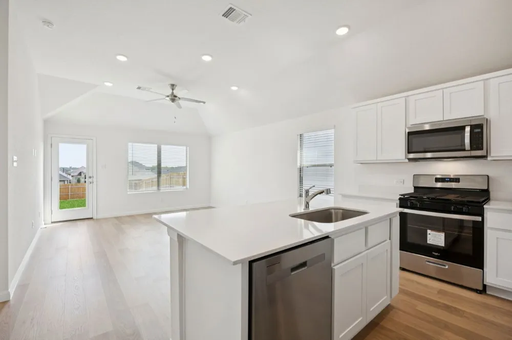 332 Bendecido Loop Elgin, TX 78621