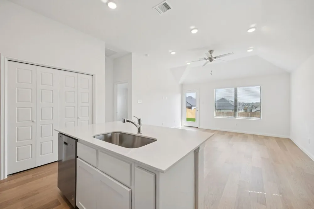332 Bendecido Loop Elgin, TX 78621