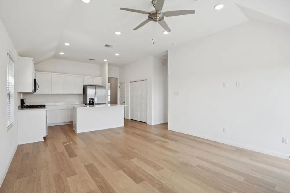332 Bendecido Loop Elgin, TX 78621