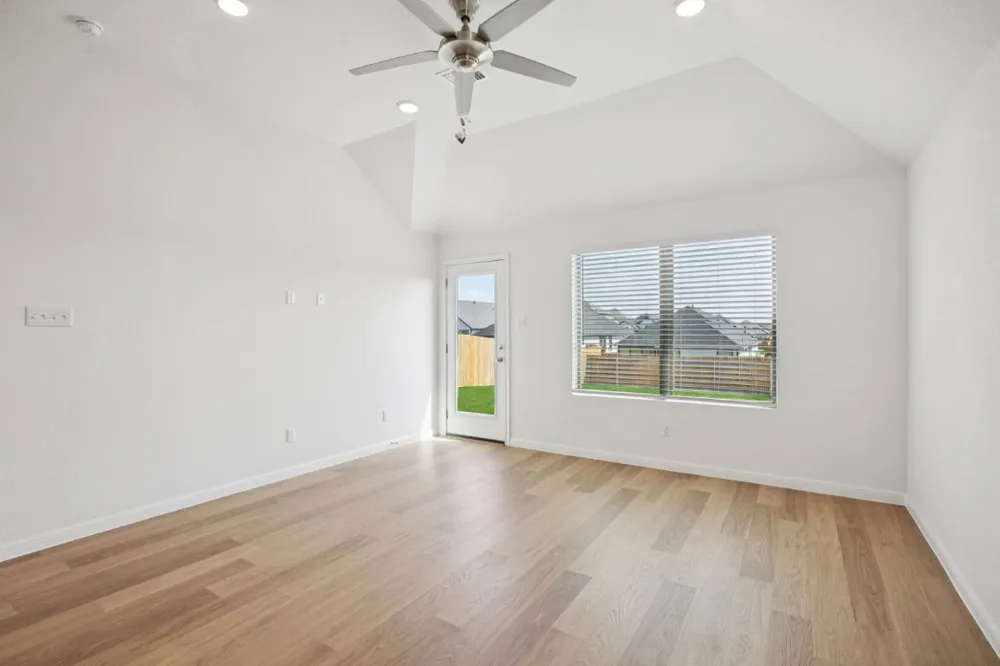 332 Bendecido Loop Elgin, TX 78621