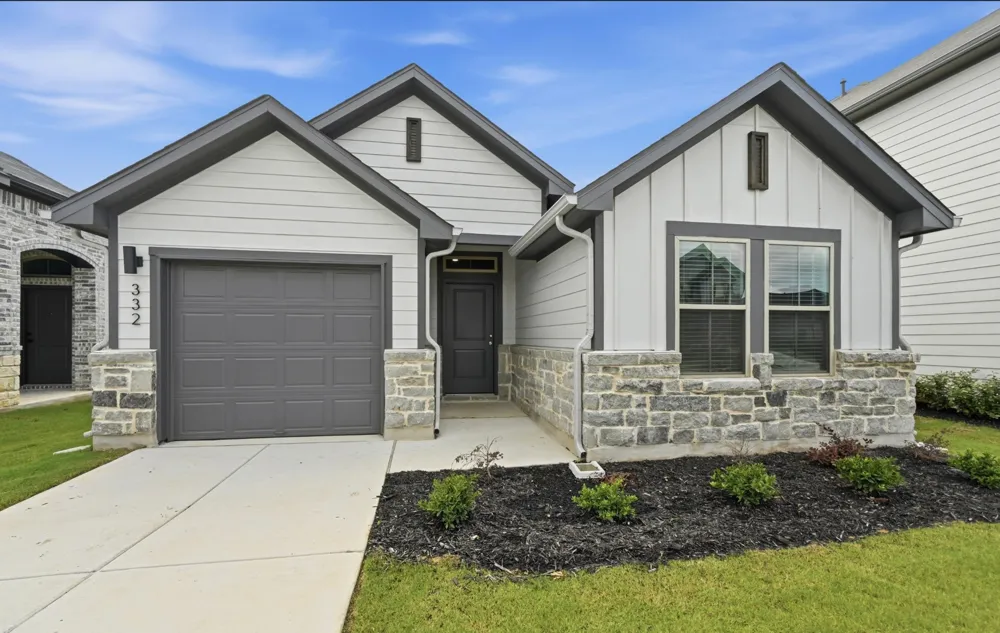 332 Bendecido Loop Elgin, TX 78621