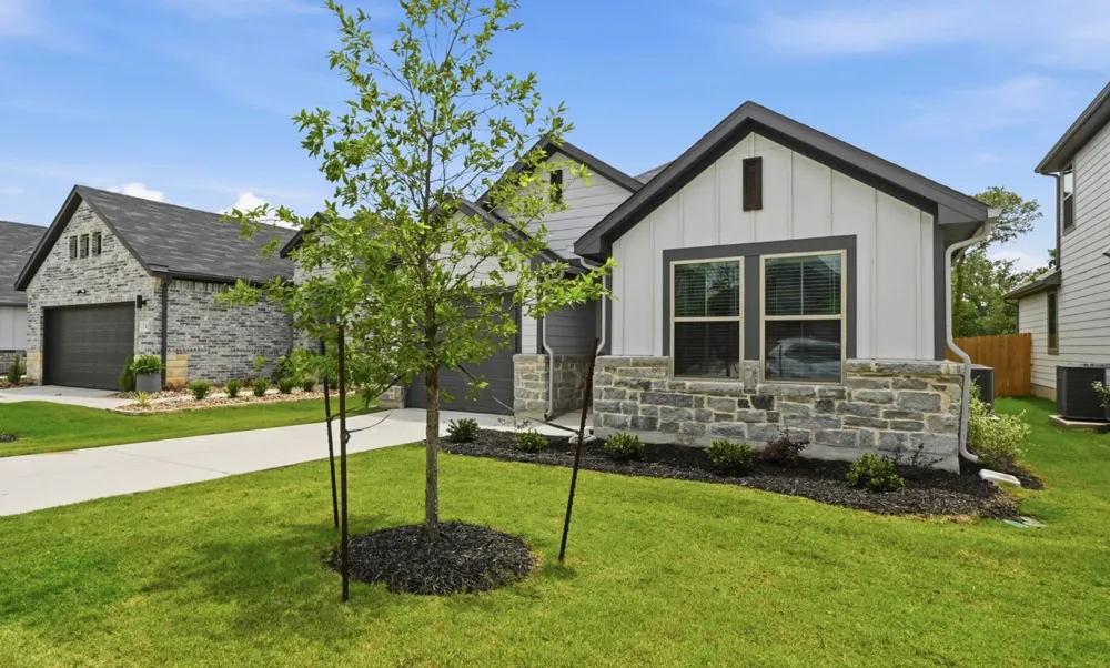 332 Bendecido Loop Elgin, TX 78621
