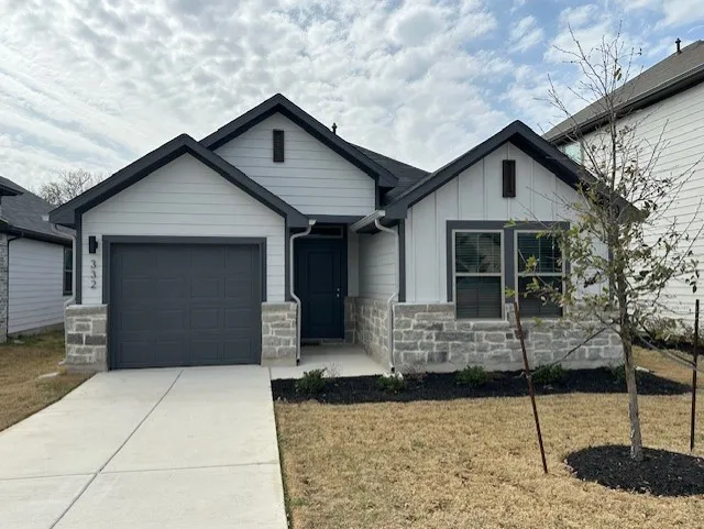 332 Bendecido Loop Elgin, TX 78621