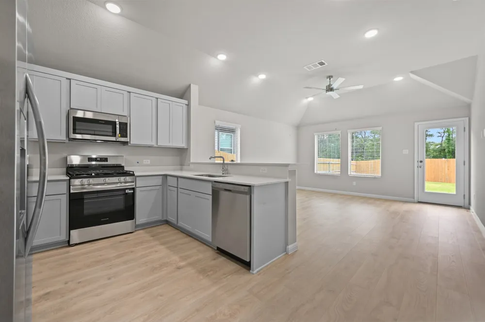 332 Bendecido Loop Elgin, TX 78621