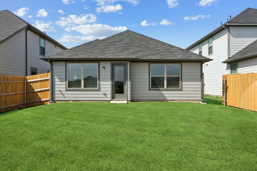 332 Bendecido Loop Elgin, TX 78621