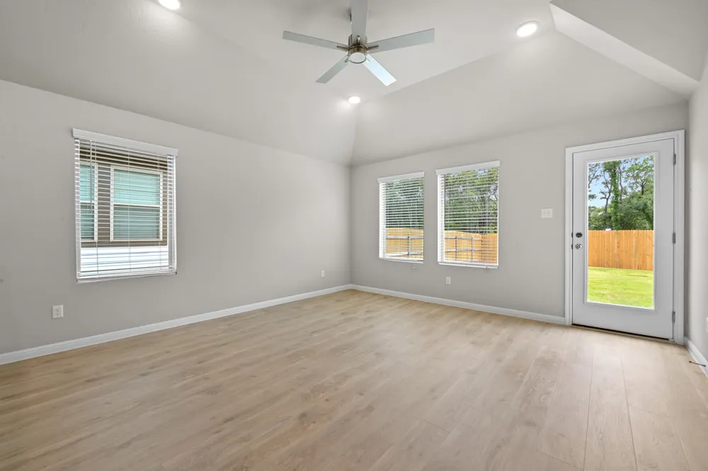 332 Bendecido Loop Elgin, TX 78621