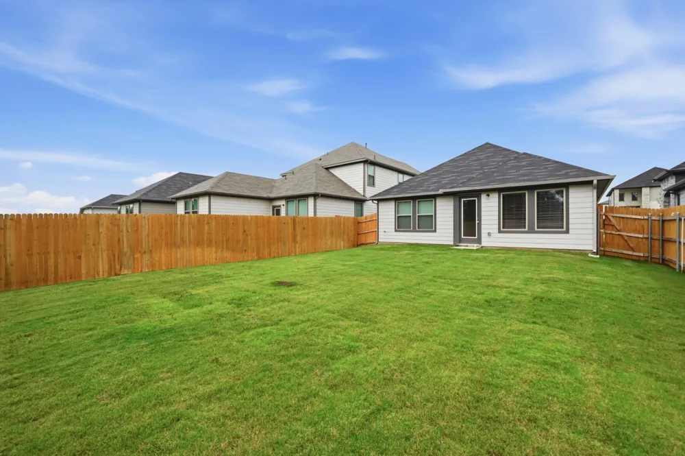 332 Bendecido Loop Elgin, TX 78621