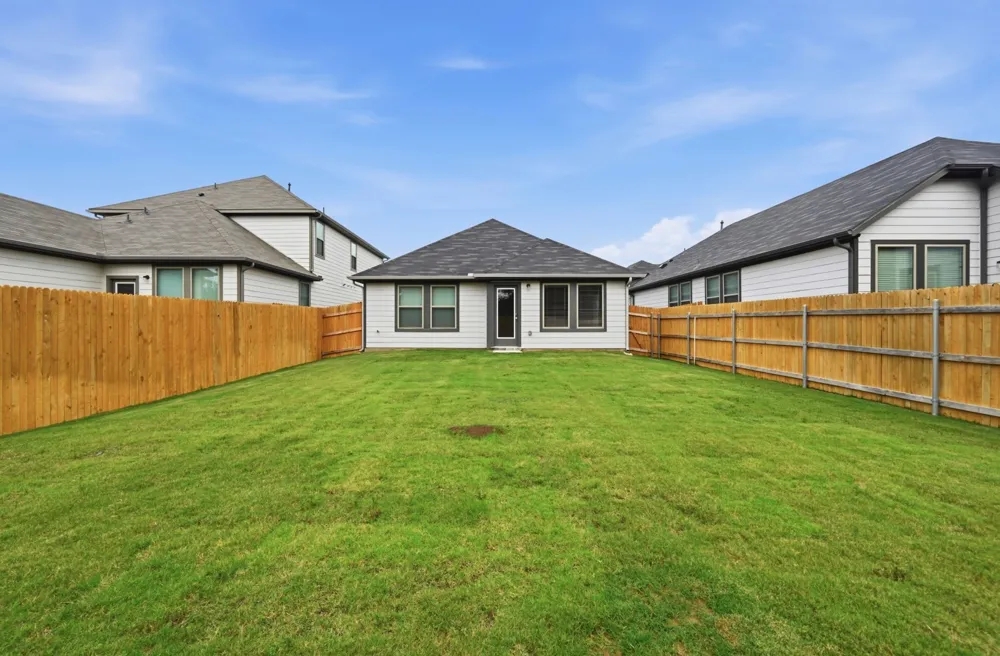 332 Bendecido Loop Elgin, TX 78621