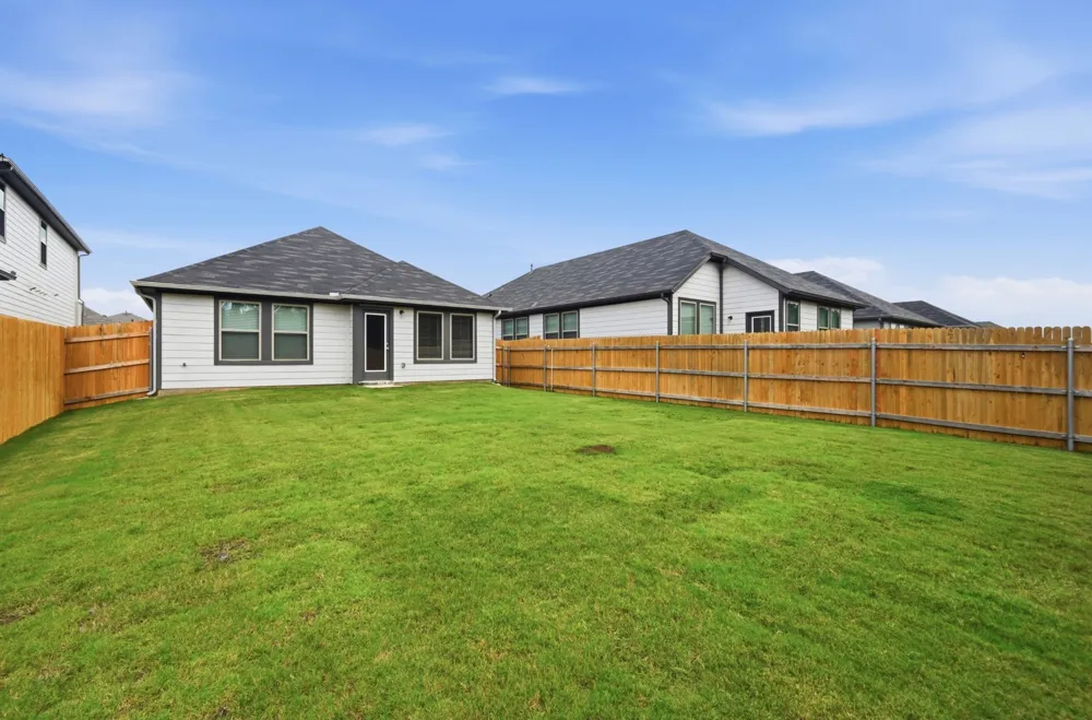 332 Bendecido Loop Elgin, TX 78621