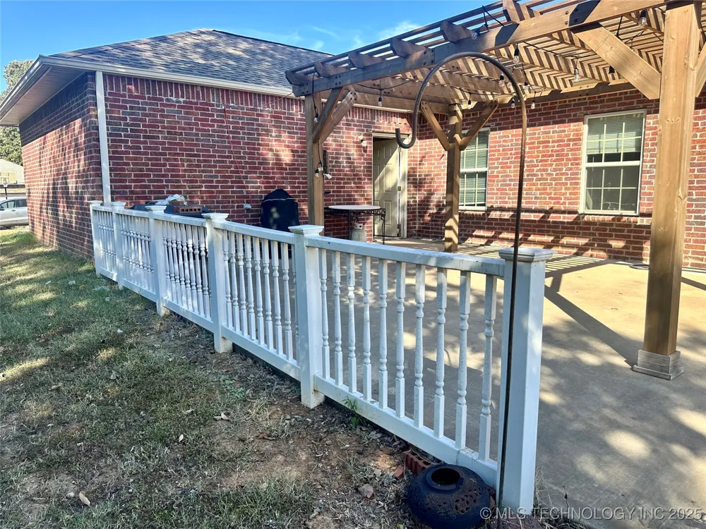 415664 E 1093 ROAD E Checotah, OK 74426
