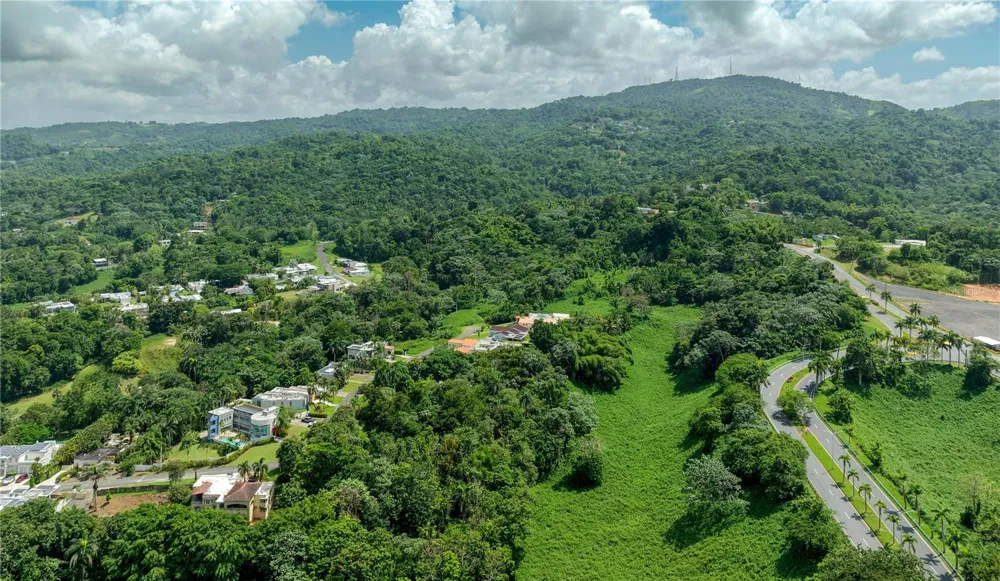 C42-43 VALLE ESCONDIDO Guaynabo, PR 00971