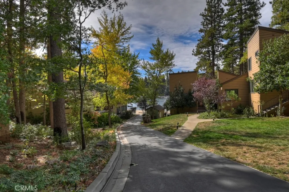 27821 Peninsula Drive #328 Lake Arrowhead, CA 92352