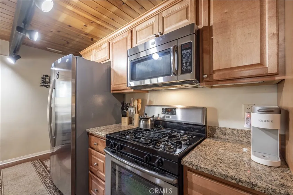 548 Moreno Lane Sugarloaf, CA 92386