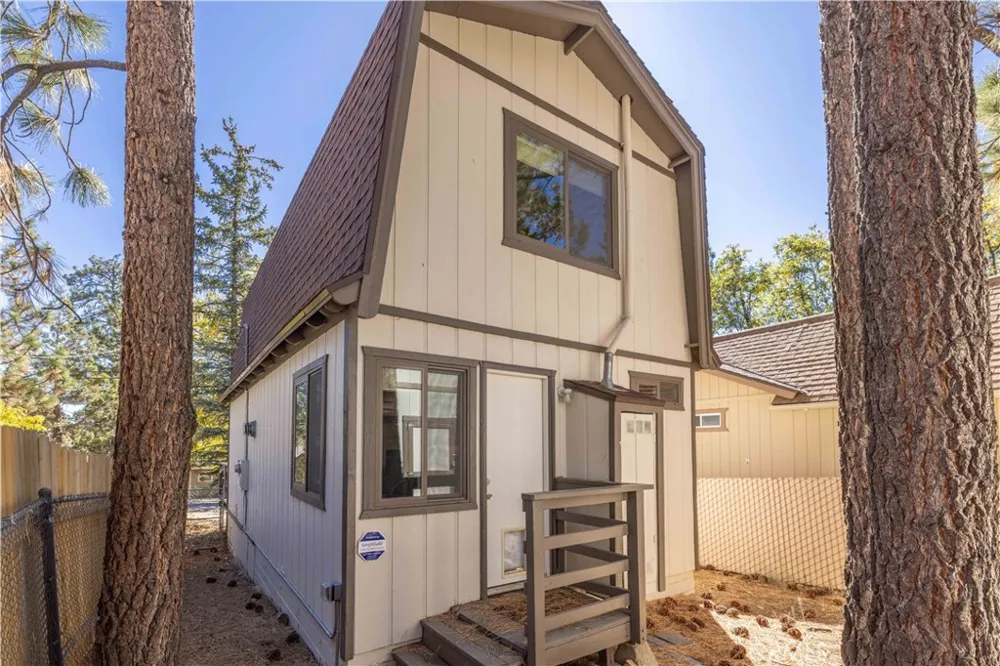 548 Moreno Lane Sugarloaf, CA 92386