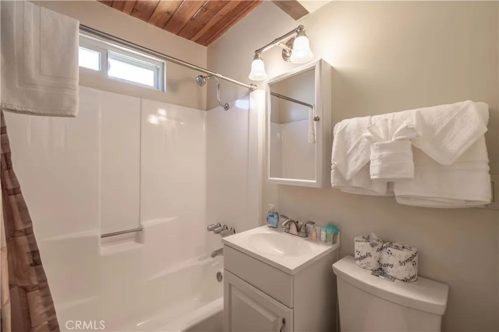 548 Moreno Lane Sugarloaf, CA 92386