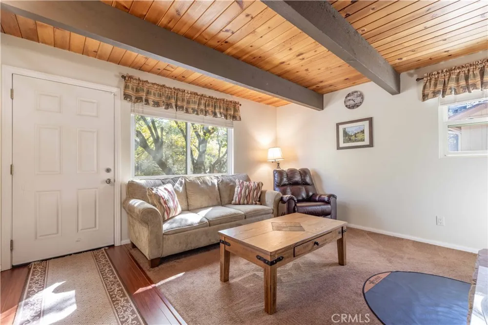 548 Moreno Lane Sugarloaf, CA 92386
