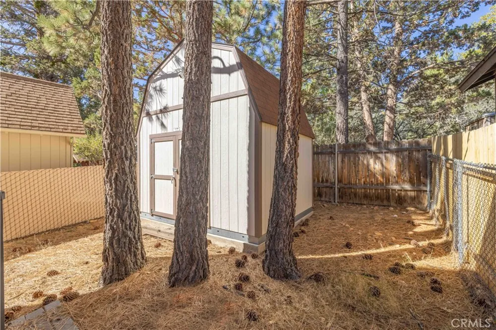 548 Moreno Lane Sugarloaf, CA 92386