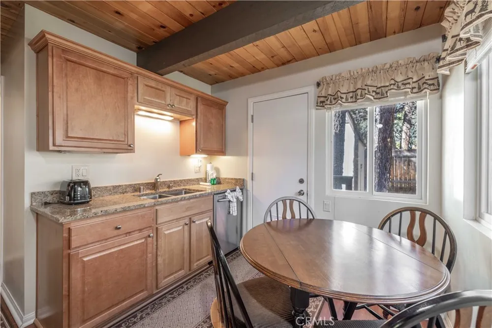 548 Moreno Lane Sugarloaf, CA 92386