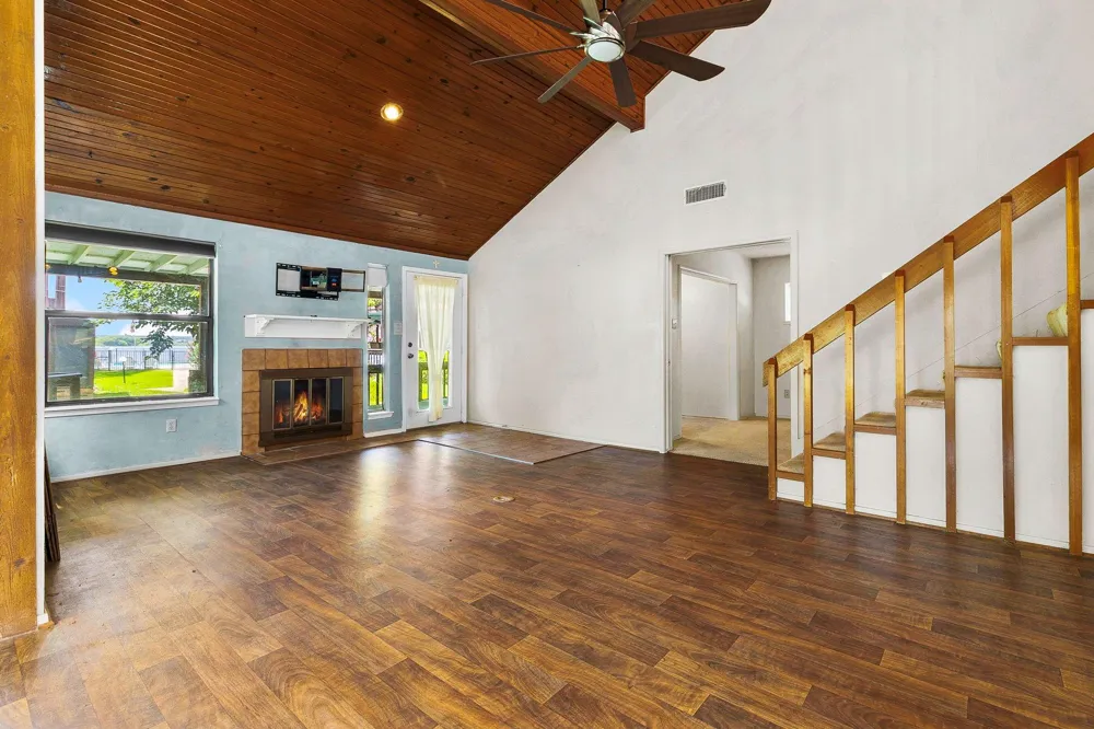 200 Fountain Lake W #116 Livingston, TX 77351